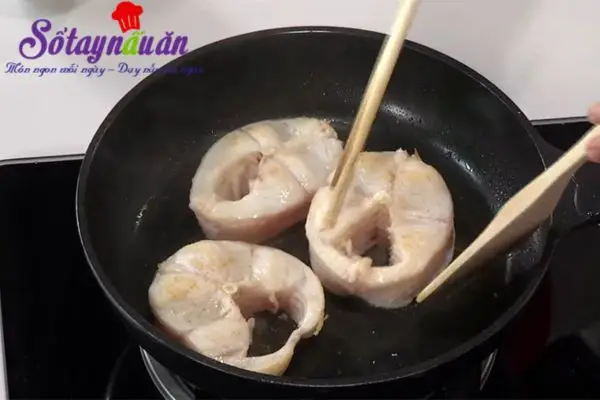 canh c&aacute; nấu mẻ 1