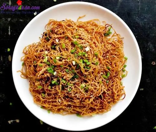 huong-dan-lam-mi-trung-xao-ngon-hap-dan-buoc-4