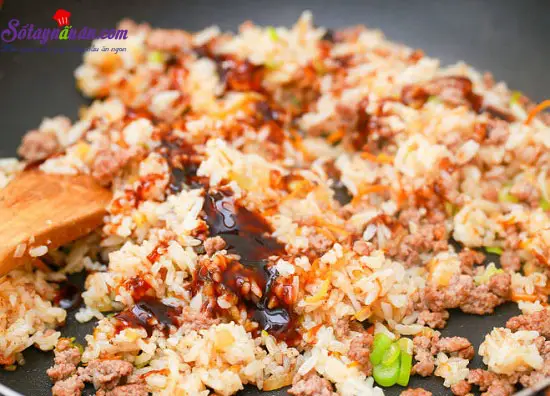 C&aacute;ch l&agrave;m m&oacute;n cơm chi&ecirc;n nhật bản 15