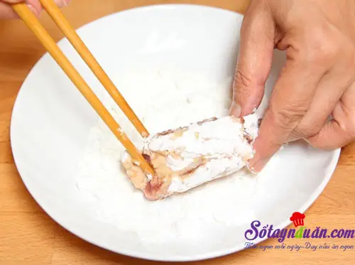 Hướng dẫn m&oacute;n sườn chi&ecirc;n tỏi tẩm bột gi&ograve;n ngon ngất ng&acirc;y 2