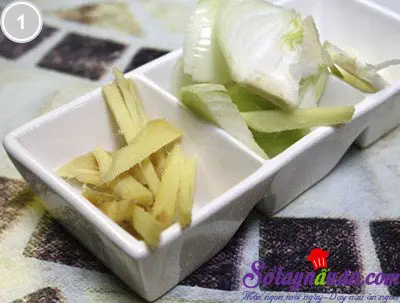 Thịt g&agrave; x&agrave;o khoai t&acirc;y chi&ecirc;n 1