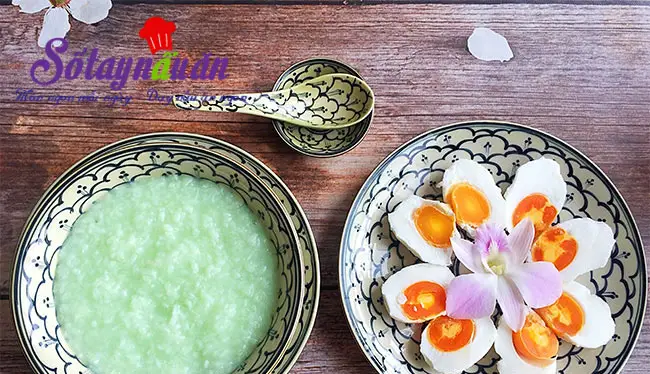 C&aacute;ch nấu ch&aacute;o l&aacute; dứa hột vịt muối tuyệt ngon 6
