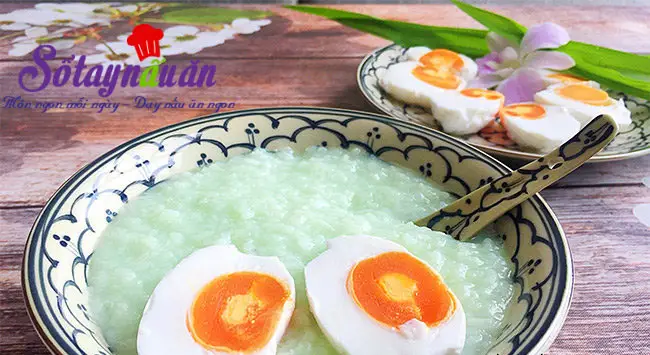 C&aacute;ch nấu ch&aacute;o l&aacute; dứa hột vịt muối tuyệt ngon 7