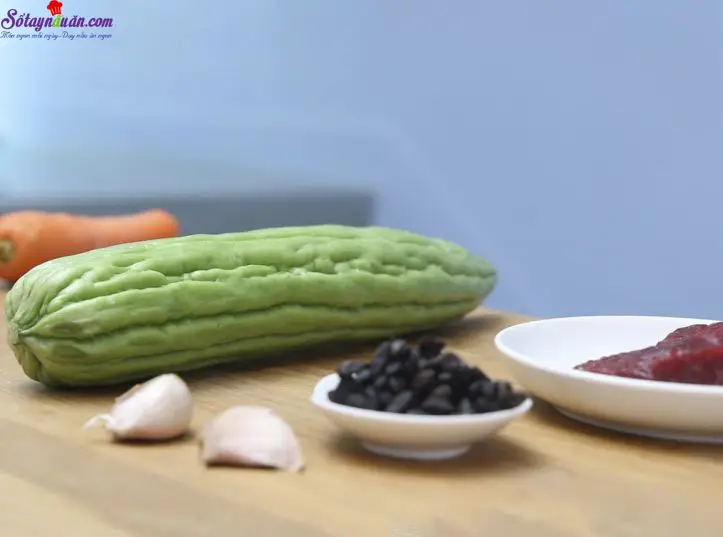 c&aacute;ch l&agrave;m thịt b&ograve; x&agrave;o mướp đắng 1