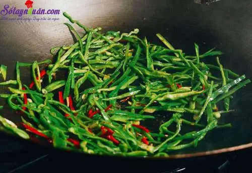 huong-dan-lam-thit-bo-xao-ot-ngon-den-mieng-cuoi-cung-buoc-4