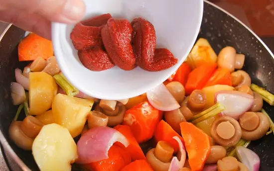 c&aacute;ch l&agrave;m thịt b&ograve; hầm nấm kiểu Ph&aacute;p 11