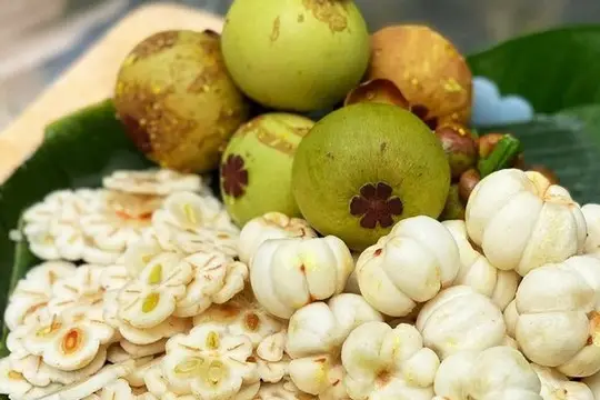 C&aacute;ch l&agrave;m nộm g&agrave; măng cụt 1
