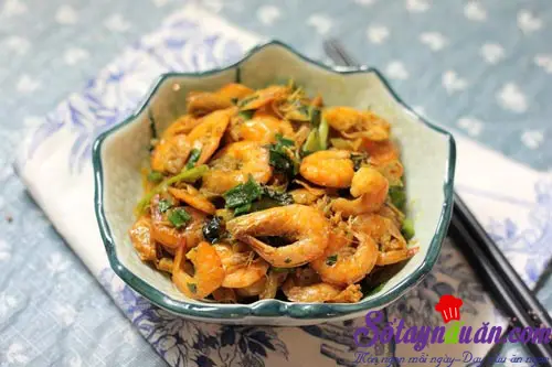 Hướng dẫn cách làm tép rang húng quế thơm ngậy