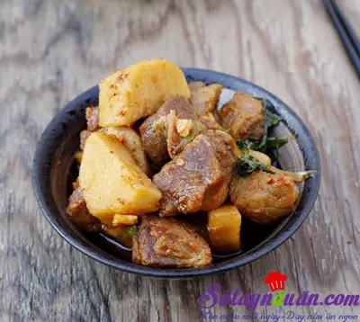 Khoai sọ kho thịt